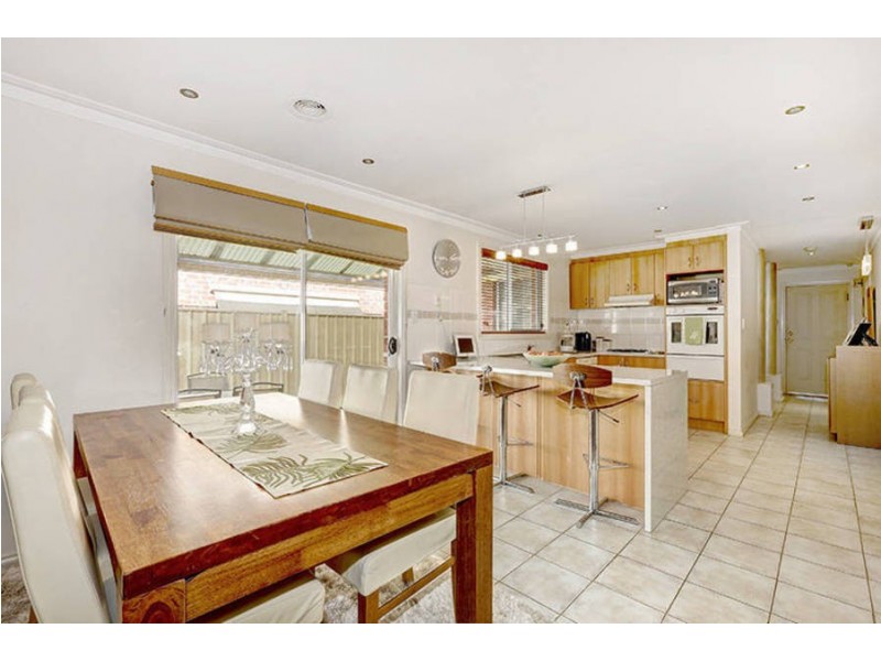 11 McKenzie Crescent, Roxburgh Park VIC 3064