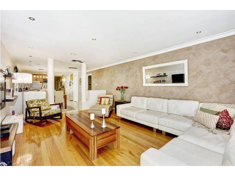 11 McKenzie Crescent, Roxburgh Park VIC 3064