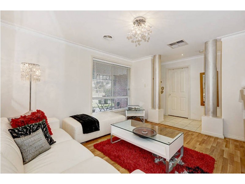 11 McKenzie Crescent, Roxburgh Park VIC 3064