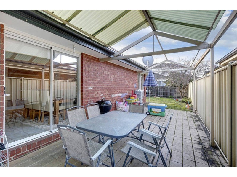 11 McKenzie Crescent, Roxburgh Park VIC 3064