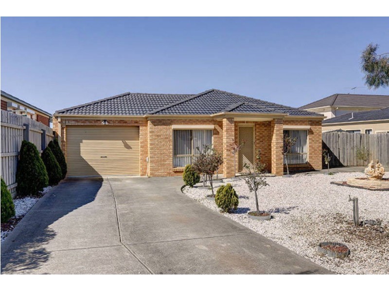 4 Edgewood Road, Roxburgh Park VIC 3064
