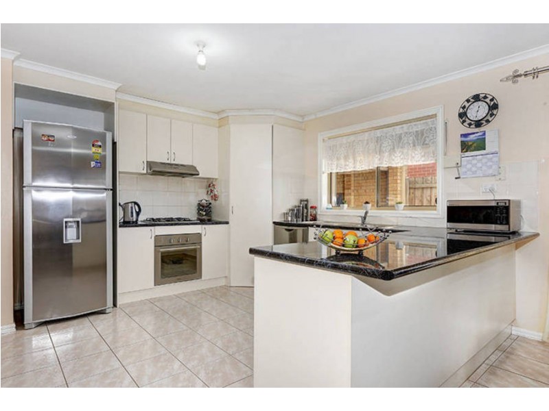 4 Edgewood Road, Roxburgh Park VIC 3064