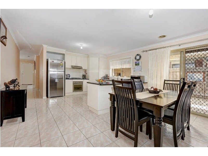 4 Edgewood Road, Roxburgh Park VIC 3064