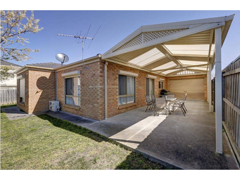 4 Edgewood Road, Roxburgh Park VIC 3064