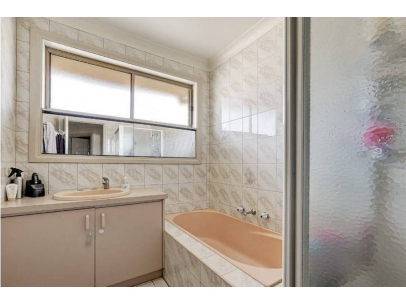 2/20 Shankland Boulevard, Meadow Heights VIC 3048