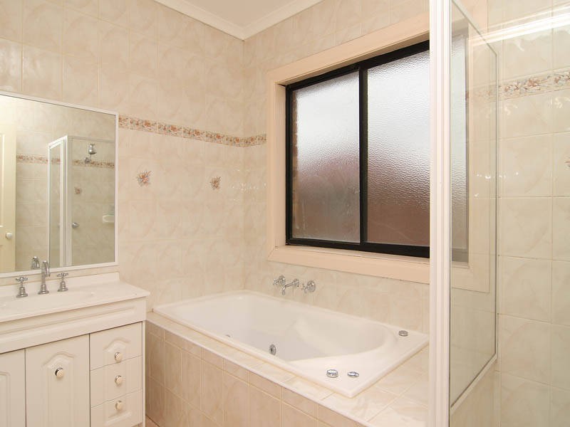 19 Klein Crescent, Roxburgh Park VIC 3064