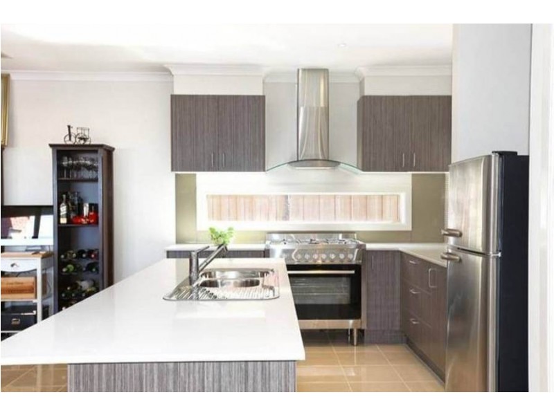 62 Biltmore Crescent, Roxburgh Park VIC 3064