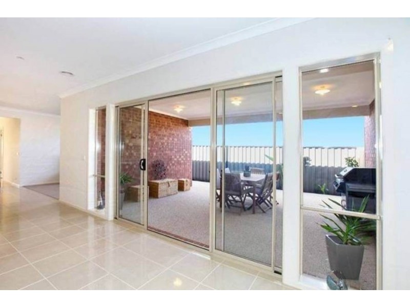 62 Biltmore Crescent, Roxburgh Park VIC 3064