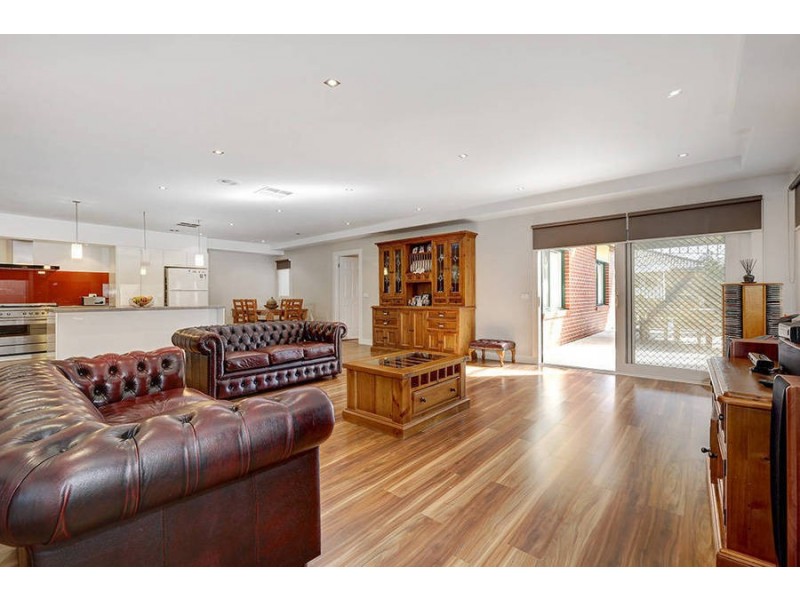 39 Rearden Crescent, Roxburgh Park VIC 3064