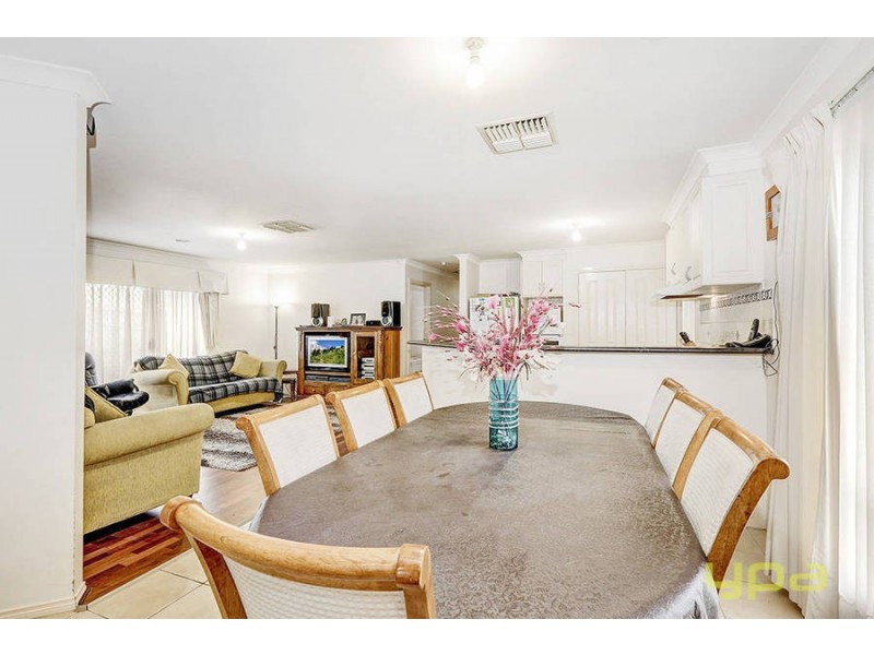 49 Santa Cruz Boulevard, Roxburgh Park VIC 3064