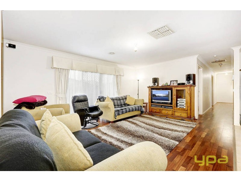 49 Santa Cruz Boulevard, Roxburgh Park VIC 3064