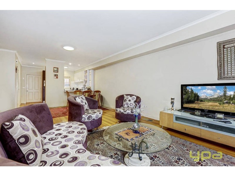 4/3 Whiltshire Drive, Roxburgh Park VIC 3064