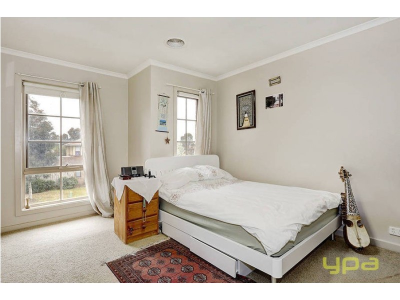 4/3 Whiltshire Drive, Roxburgh Park VIC 3064