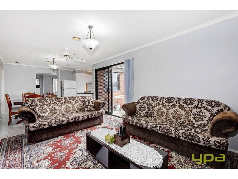 8 Rio Grande Drive, Roxburgh Park VIC 3064