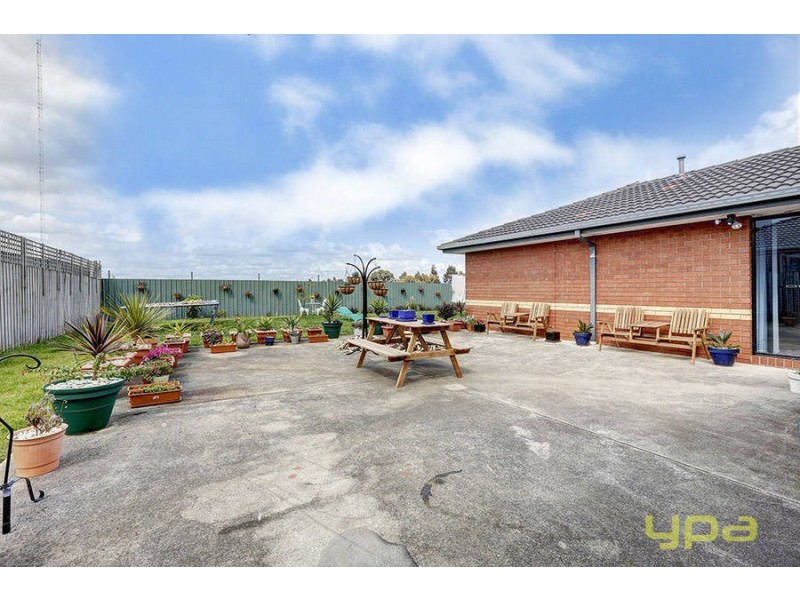 8 Rio Grande Drive, Roxburgh Park VIC 3064