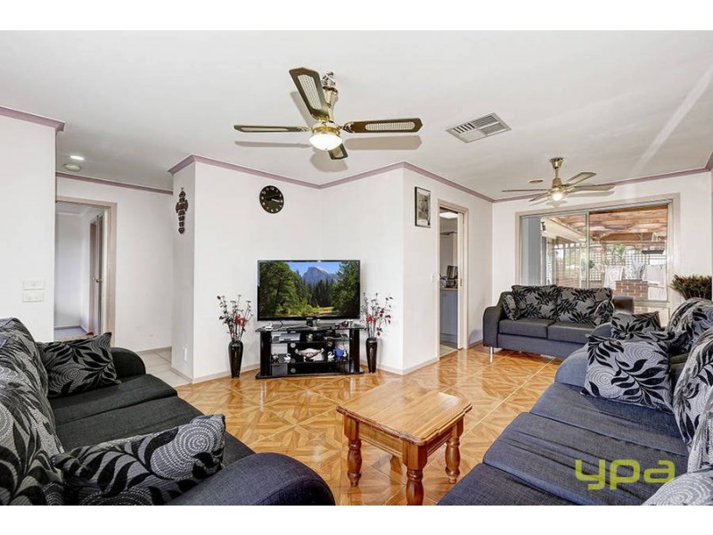 7 Pinnock Avenue, Roxburgh Park VIC 3064