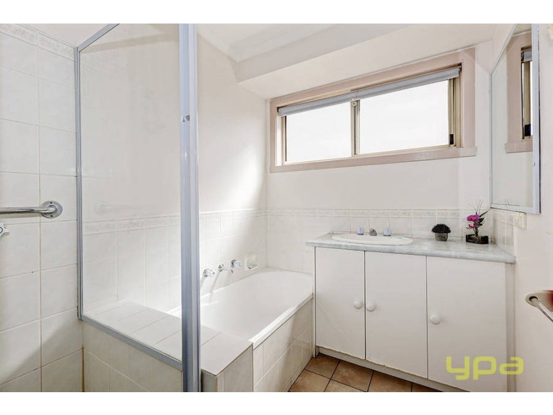 7 Pinnock Avenue, Roxburgh Park VIC 3064