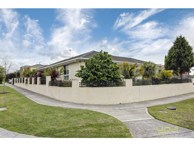 1 Truscott Avenue, Roxburgh Park VIC 3064