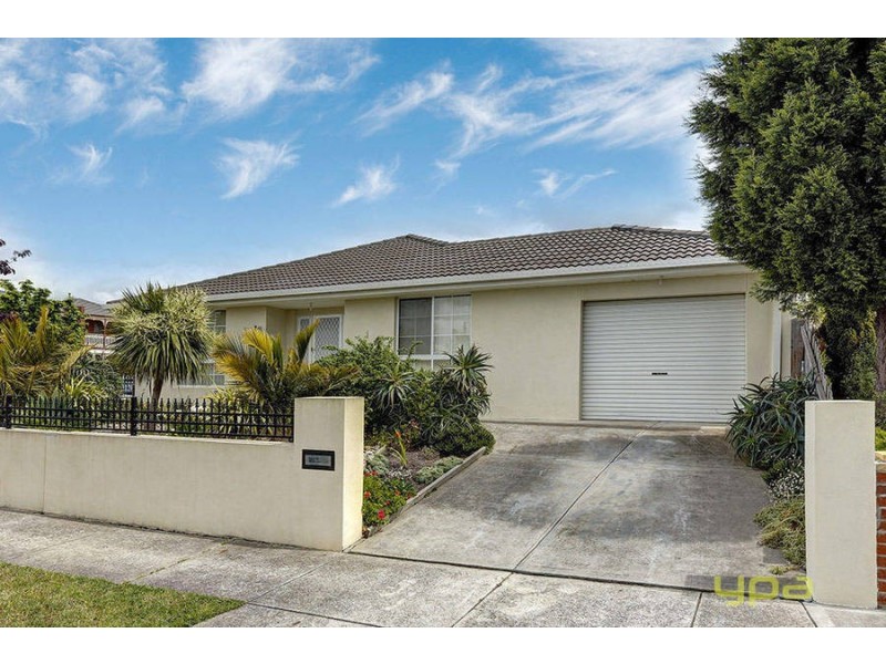 1 Truscott Avenue, Roxburgh Park VIC 3064