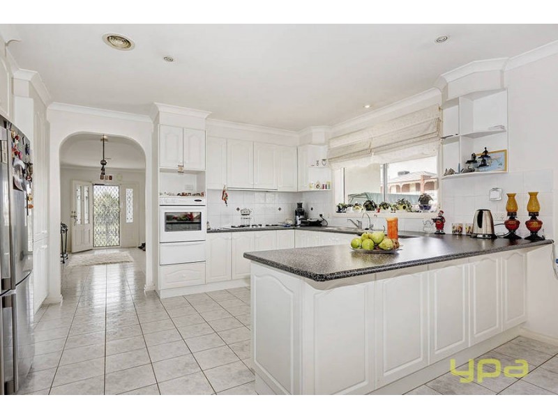 1 Truscott Avenue, Roxburgh Park VIC 3064