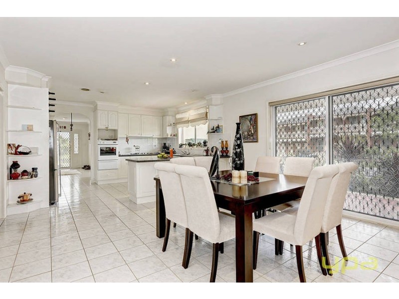 1 Truscott Avenue, Roxburgh Park VIC 3064