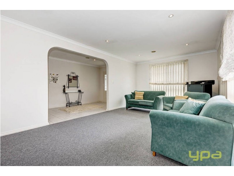 1 Truscott Avenue, Roxburgh Park VIC 3064