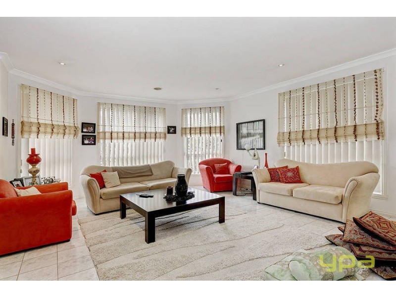 1 Truscott Avenue, Roxburgh Park VIC 3064