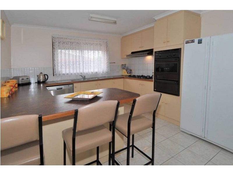 55 Bicentennial Crescent, Meadow Heights VIC 3048
