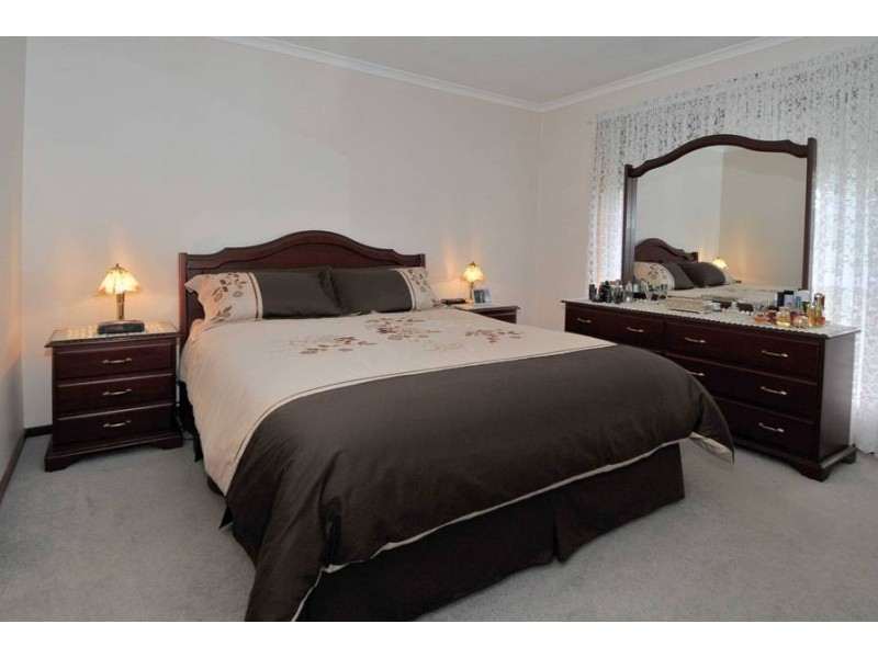 55 Bicentennial Crescent, Meadow Heights VIC 3048
