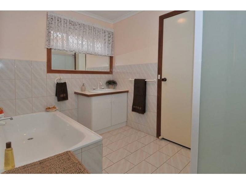 55 Bicentennial Crescent, Meadow Heights VIC 3048
