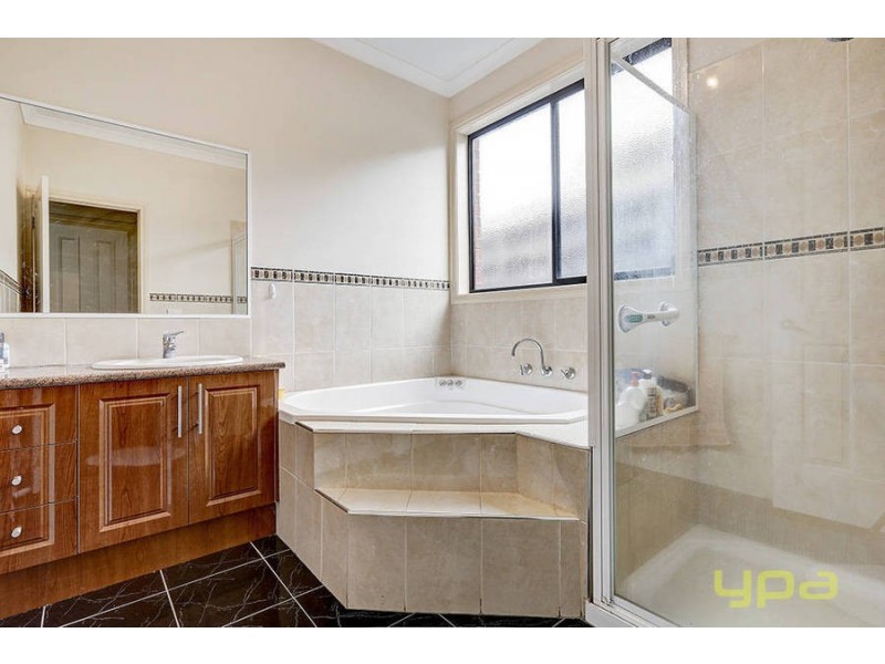 34 Broadway Street, Roxburgh Park VIC 3064