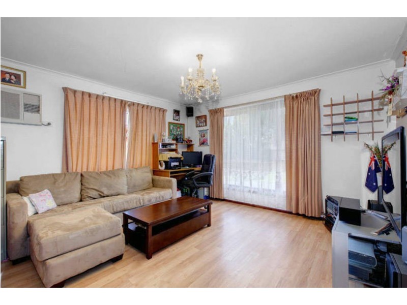 2/18 Ashleigh Crescent, Meadow Heights VIC 3048