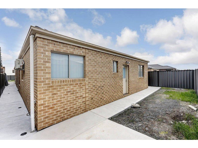26 Villandry Street, Roxburgh Park VIC 3064