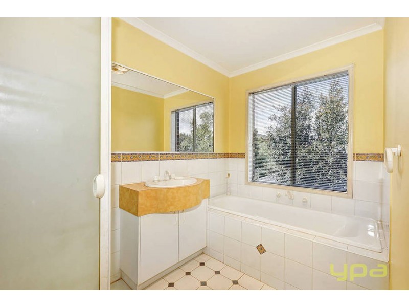 5 Welsh Court, Roxburgh Park VIC 3064