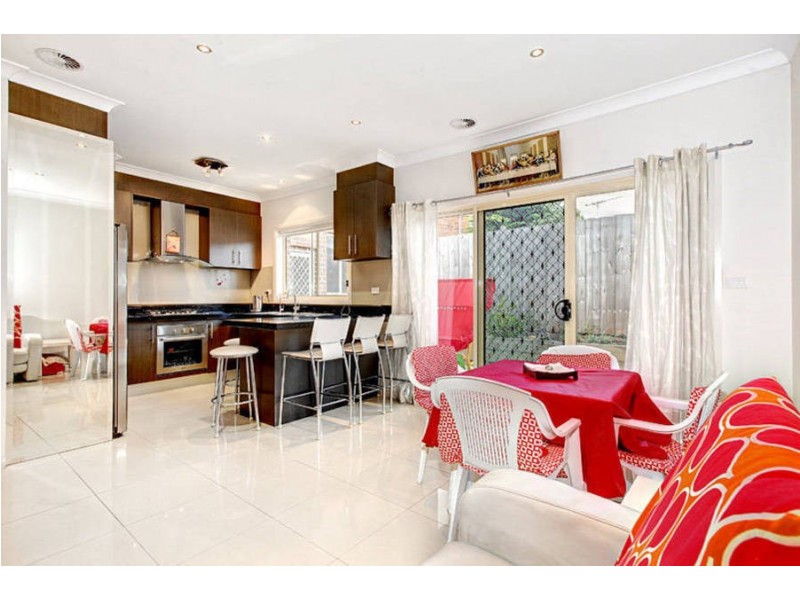 2/17 Woods Close, Meadow Heights VIC 3048