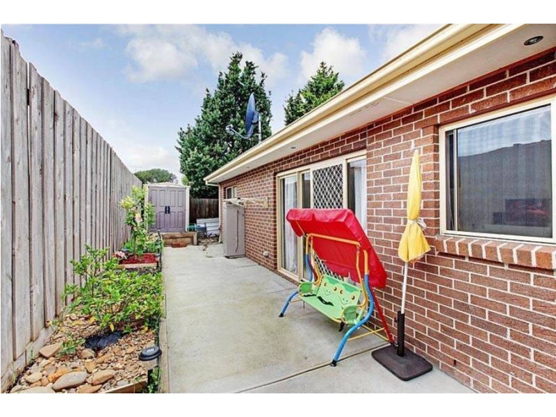 2/17 Woods Close, Meadow Heights VIC 3048