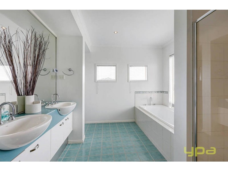 10 Hannam Court, Roxburgh Park VIC 3064