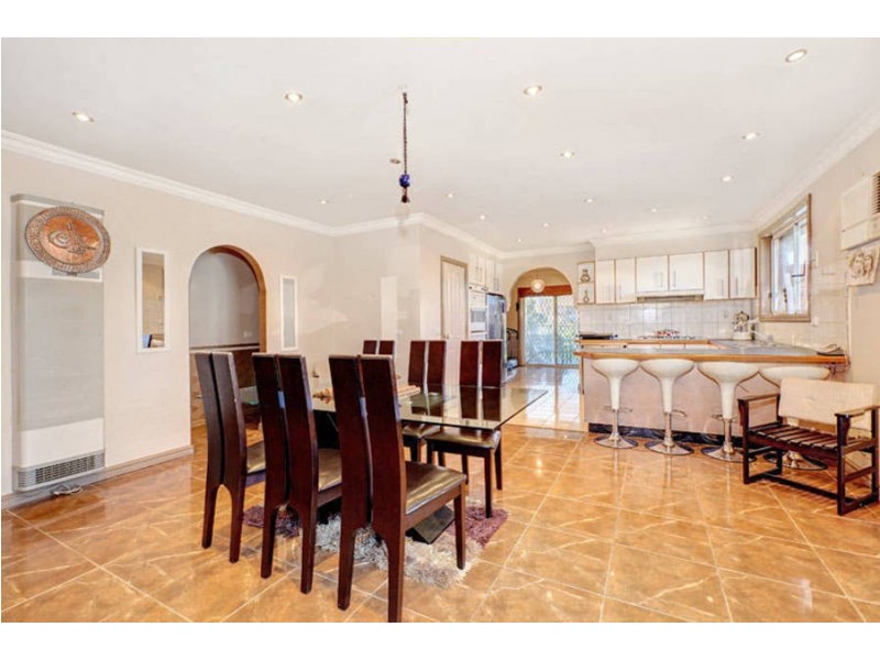 16 Amarina Close, Meadow Heights VIC 3048