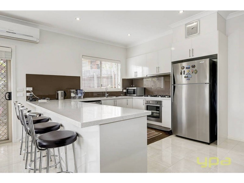 13B Greenvalley Grove, Meadow Heights VIC 3048