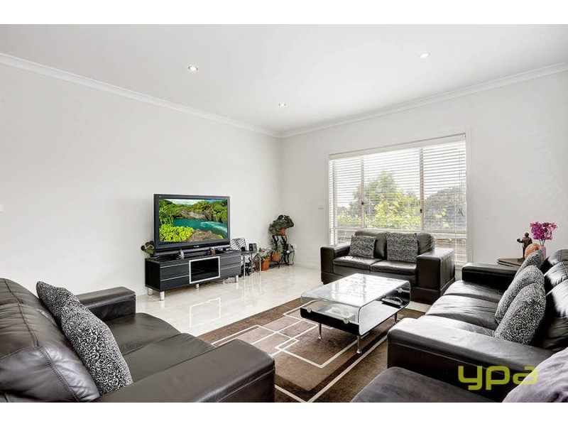 13B Greenvalley Grove, Meadow Heights VIC 3048