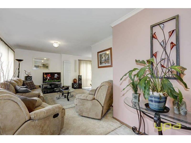 125 Rokewood Crescent, Meadow Heights VIC 3048
