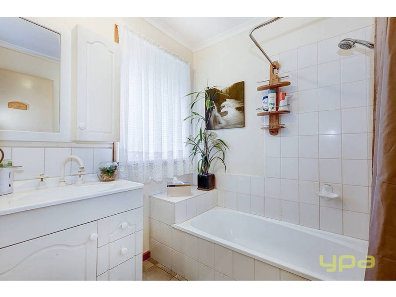 125 Rokewood Crescent, Meadow Heights VIC 3048