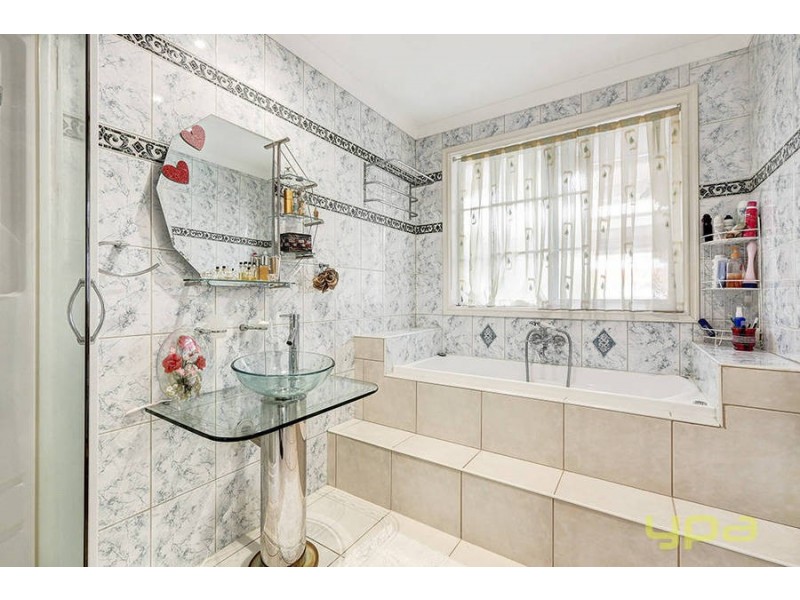 6 Moody Court, Roxburgh Park VIC 3064