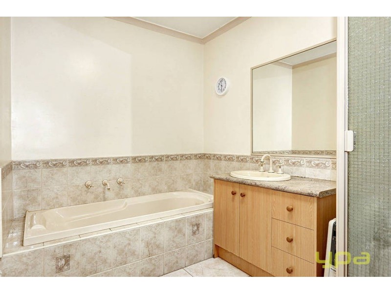 2 The Ridge, Roxburgh Park VIC 3064