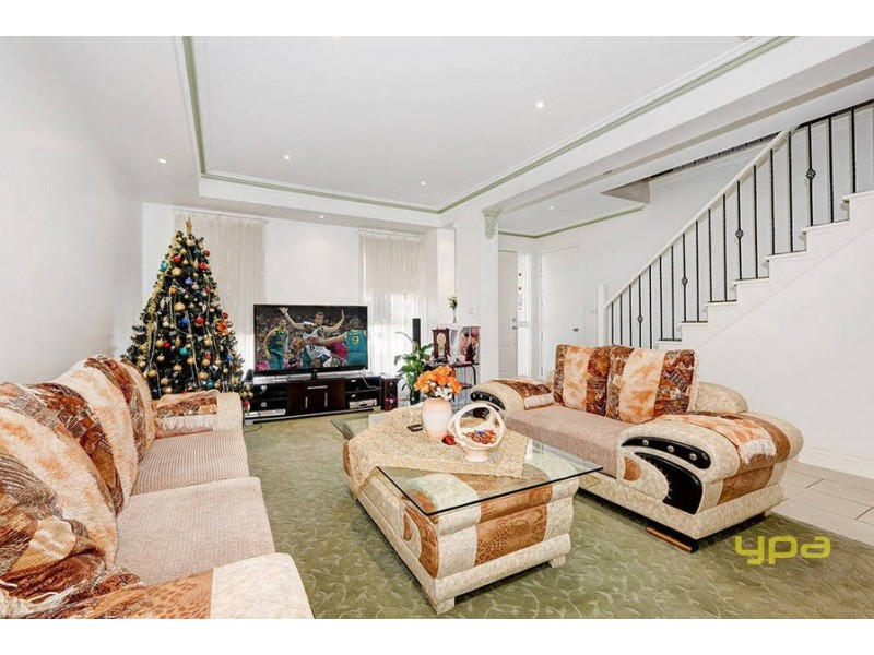 8 Tigris Court, Roxburgh Park VIC 3064