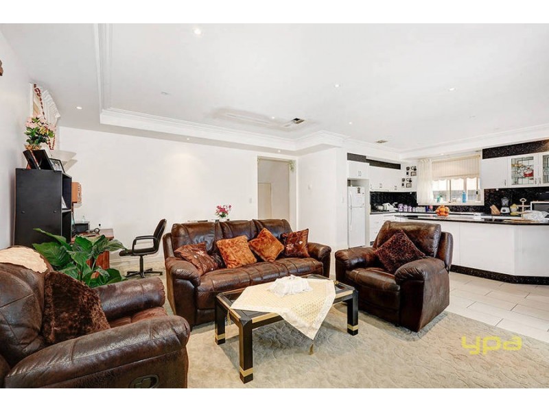 8 Tigris Court, Roxburgh Park VIC 3064