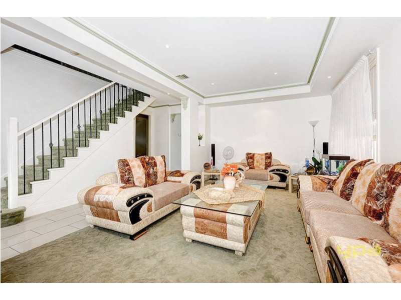 8 Tigris Court, Roxburgh Park VIC 3064