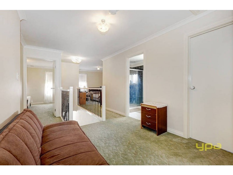 8 Tigris Court, Roxburgh Park VIC 3064