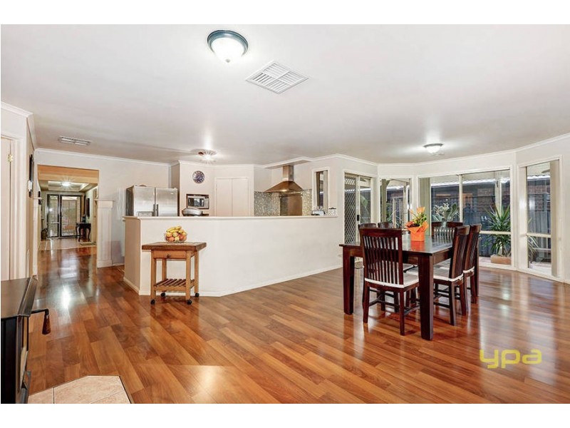 6 Volantis Crescent, Roxburgh Park VIC 3064