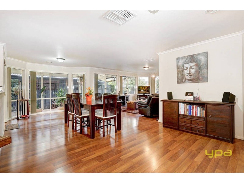 6 Volantis Crescent, Roxburgh Park VIC 3064